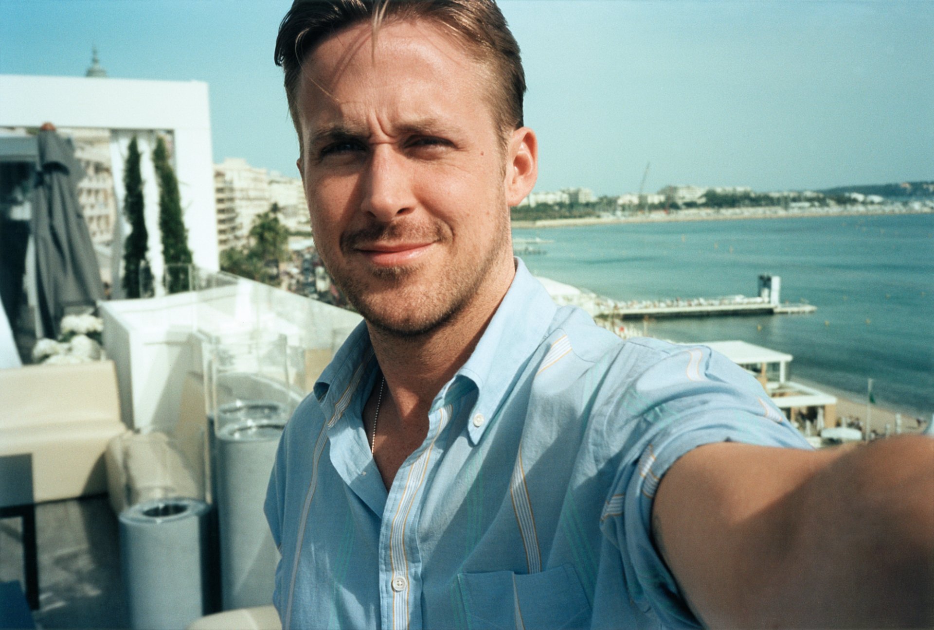 ryan gosling acteur chemise été mer photo jonas unger zeit