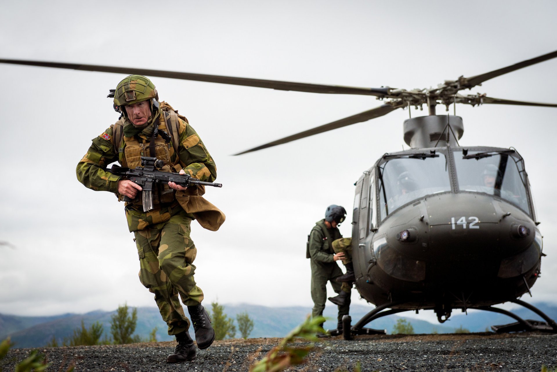 norwegische armee soldat waffe