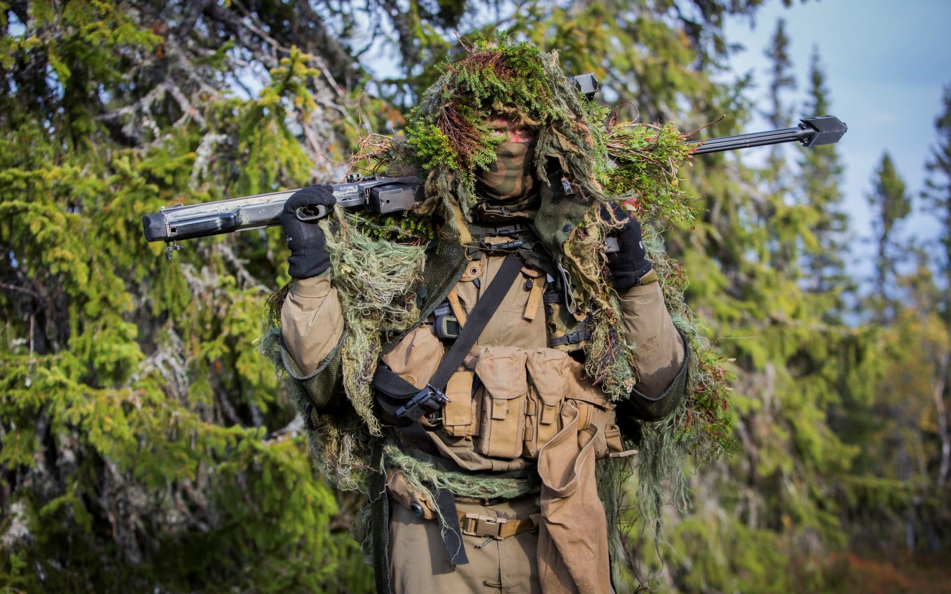 norwegian army men weapon