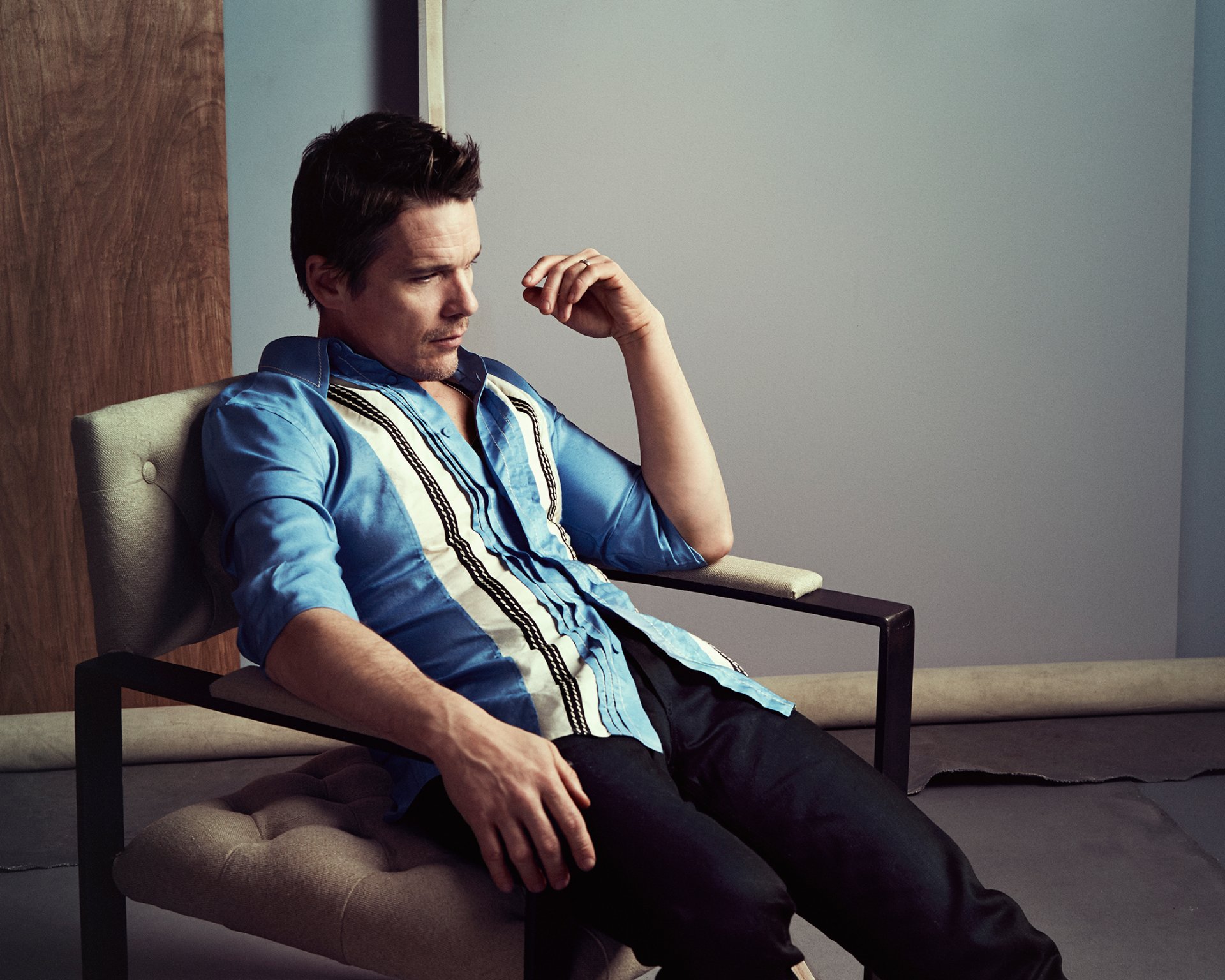 ethan hawke ethan hawke actor shirt trousers armchair photo shoot california style photographer mark abrahams 2015