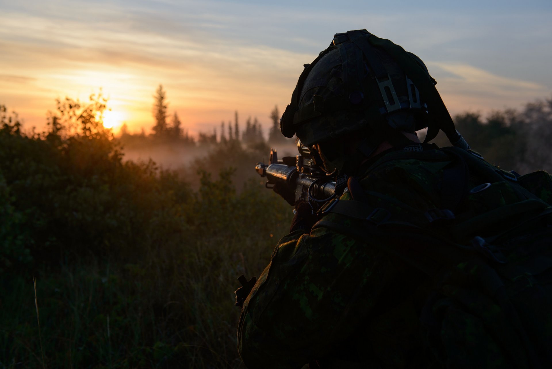 kanadische armee soldat gewehr morgen