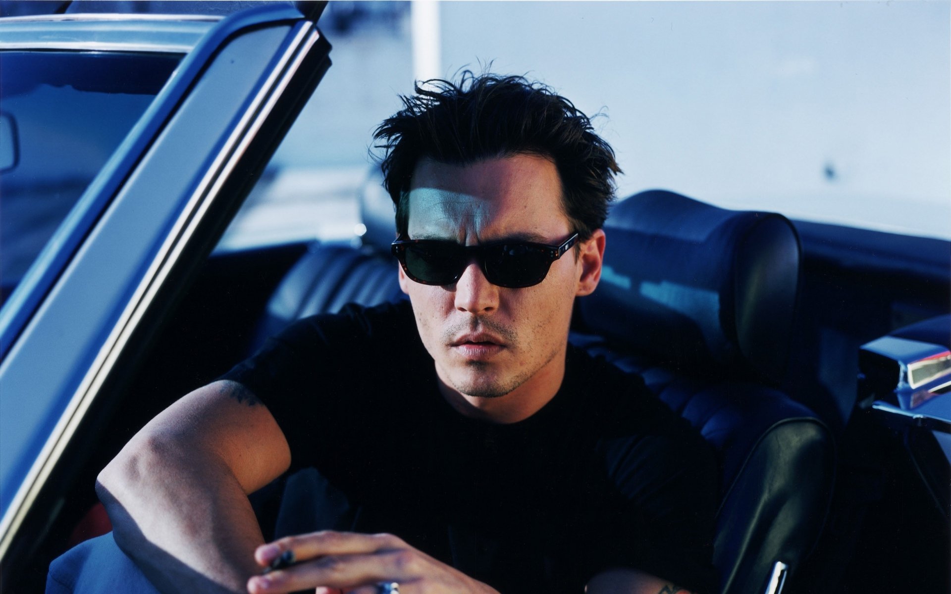 johnny depp lunettes voiture