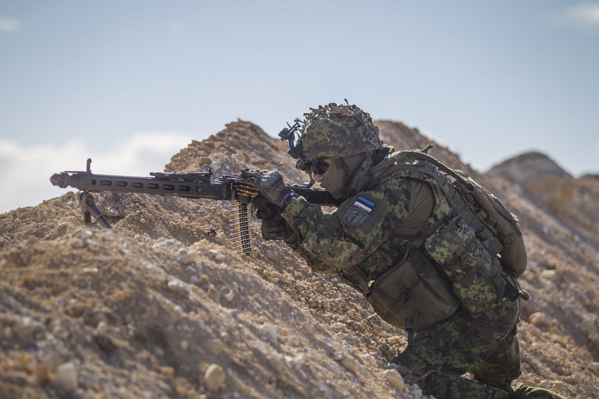 soldado armas ejército estonio