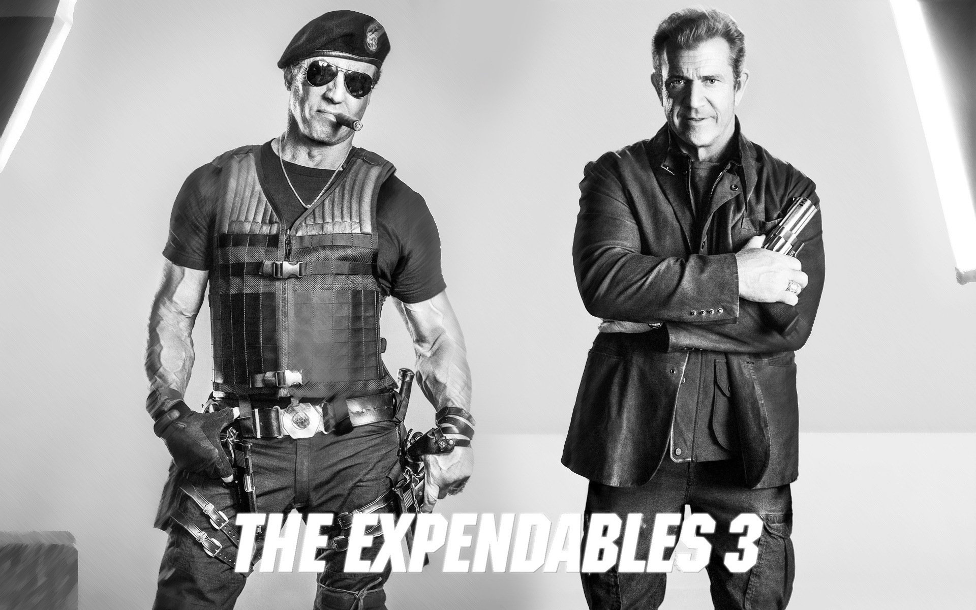 expendables 3 barney ross sylvester stallone béret lunettes cigare gilet pare-balles gants pistolets armes stonebanks mel gibson mel gibson noir et blanc