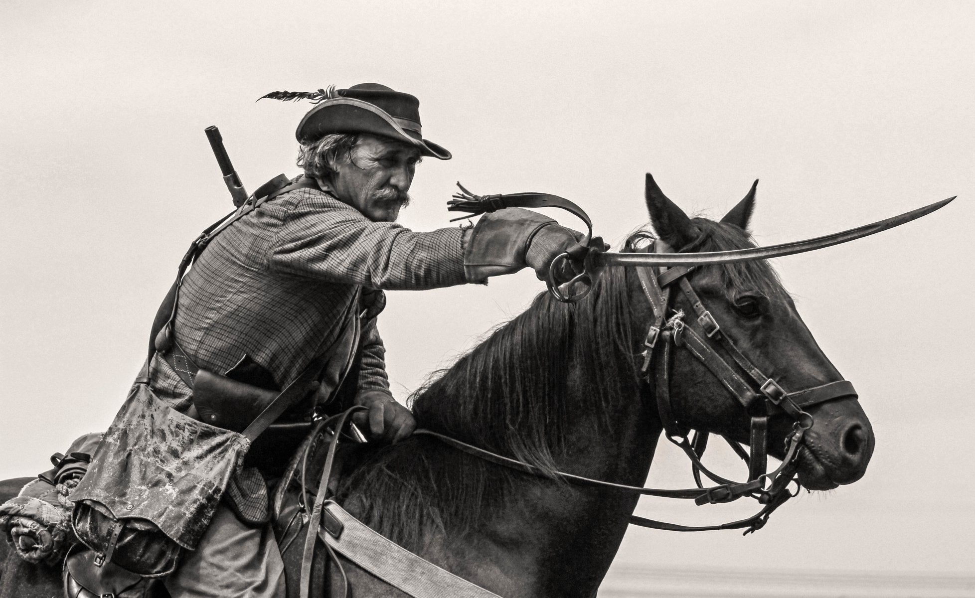 jinete hombre caballo sable ataque