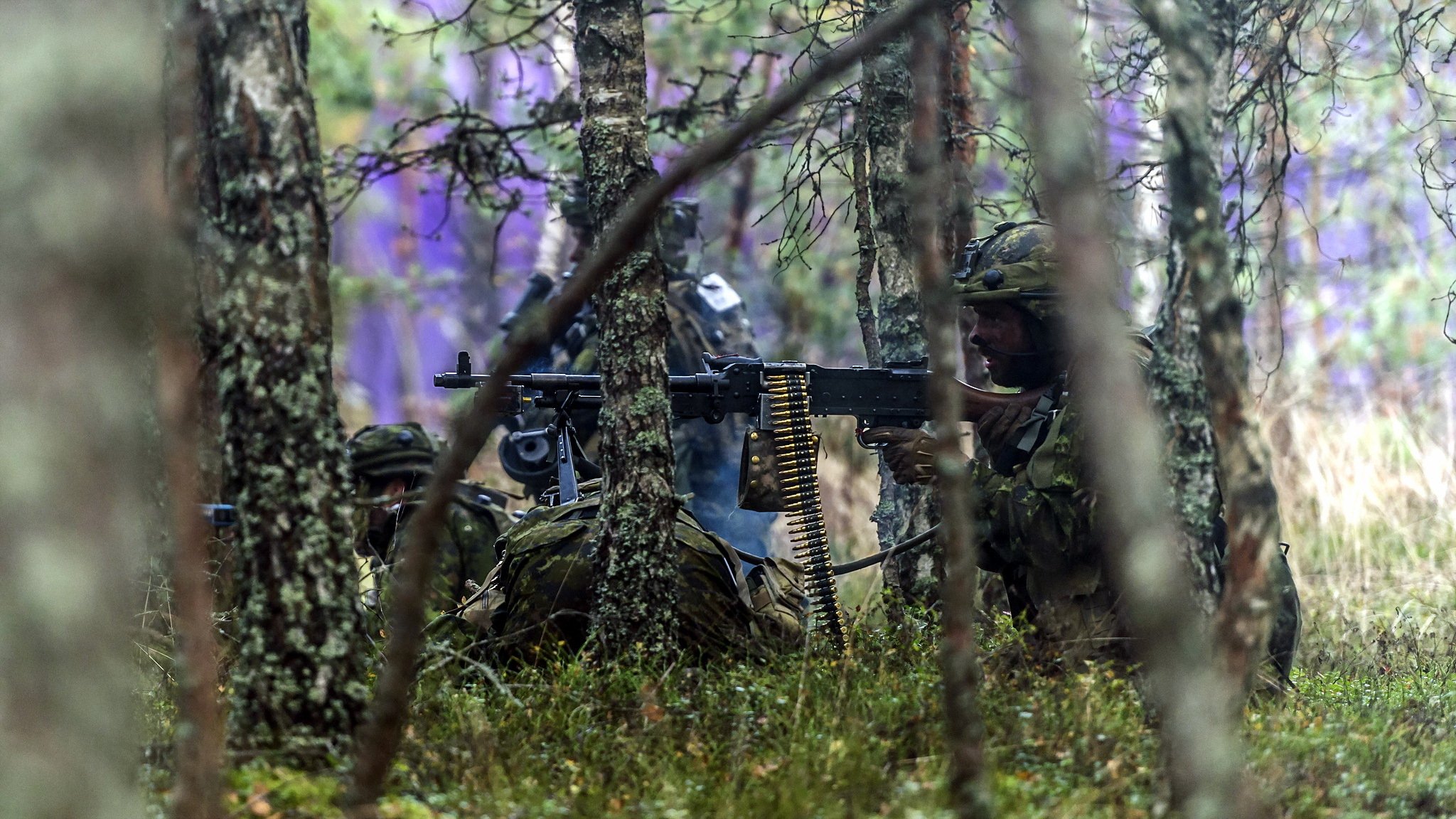 armée canadienne soldats armes