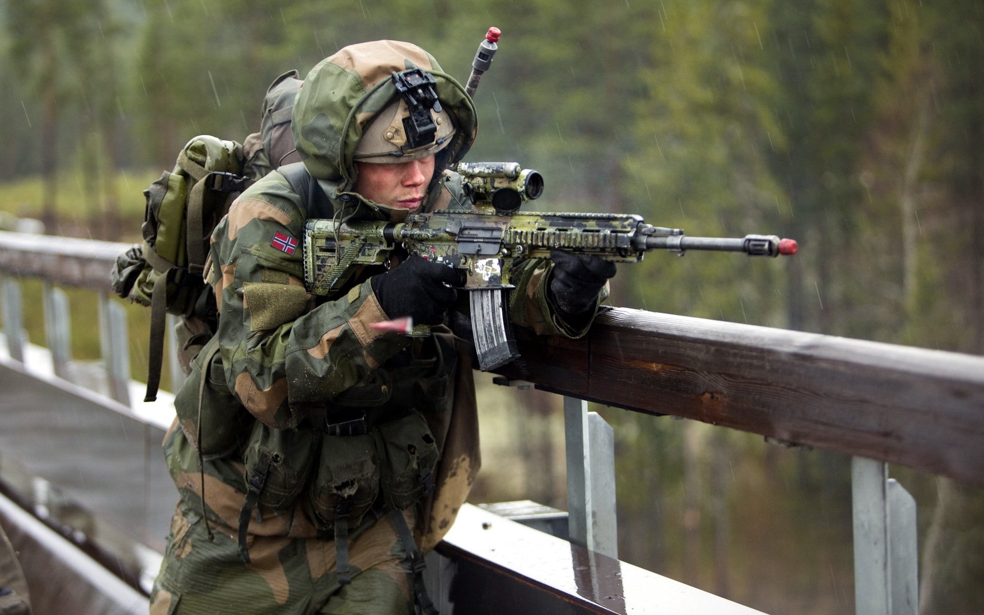 norwegische armee soldaten waffen