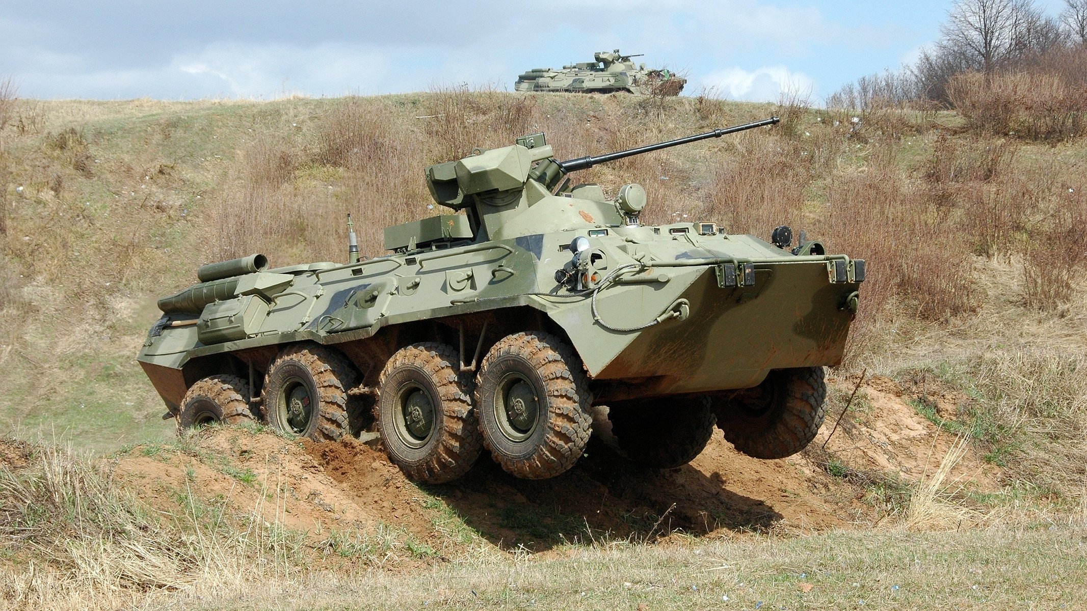 btr-82am arcilla sucio dos rusia transporte blindado de personal