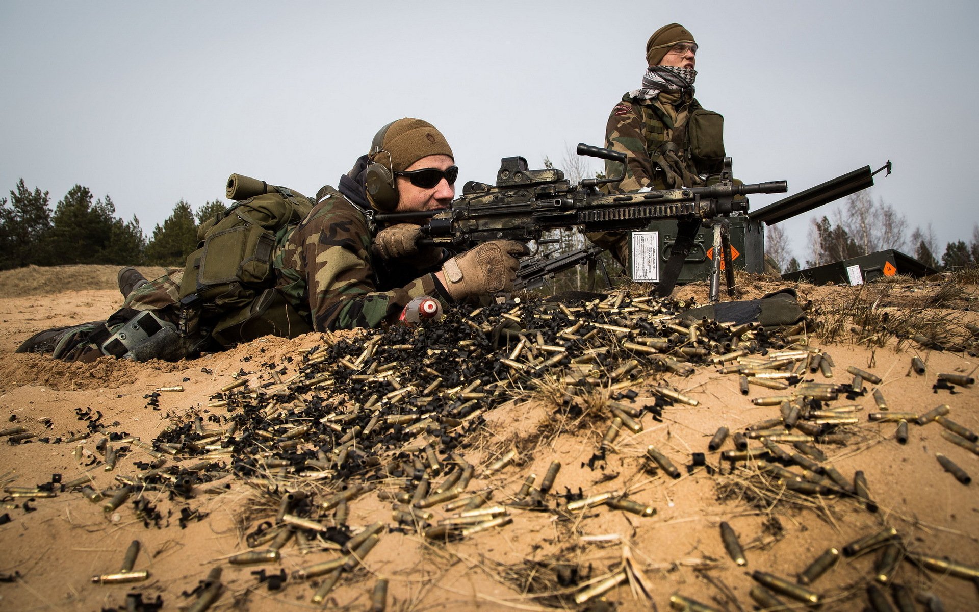 fuerzas especiales letonas soldados armas