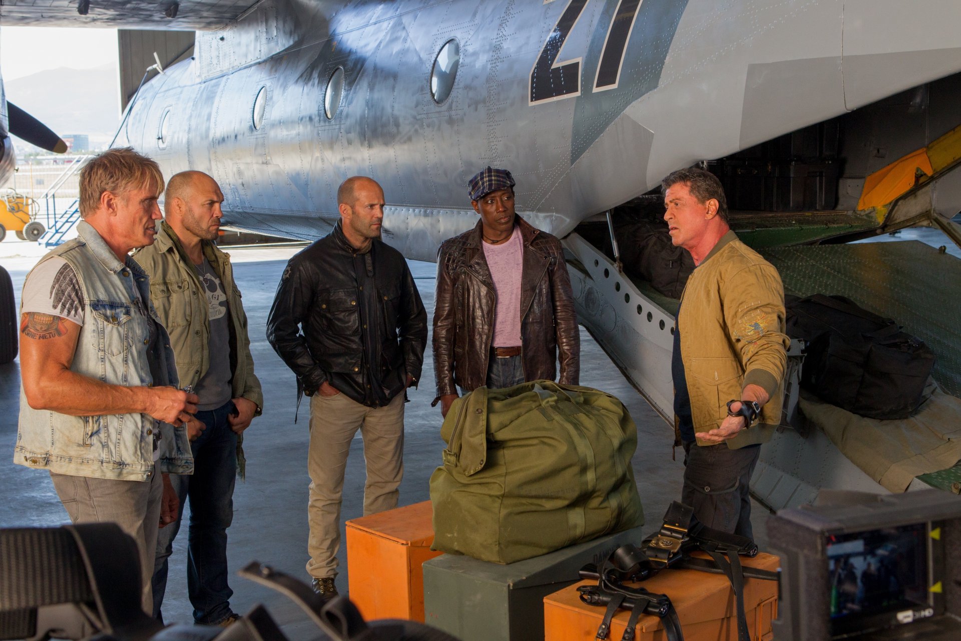 the expendables 3 barney ross sylvester stallone jason staten jason statham wesley snipes randy couture dolph lundgren gunner jensen toll road doc lee christmas baggage plane