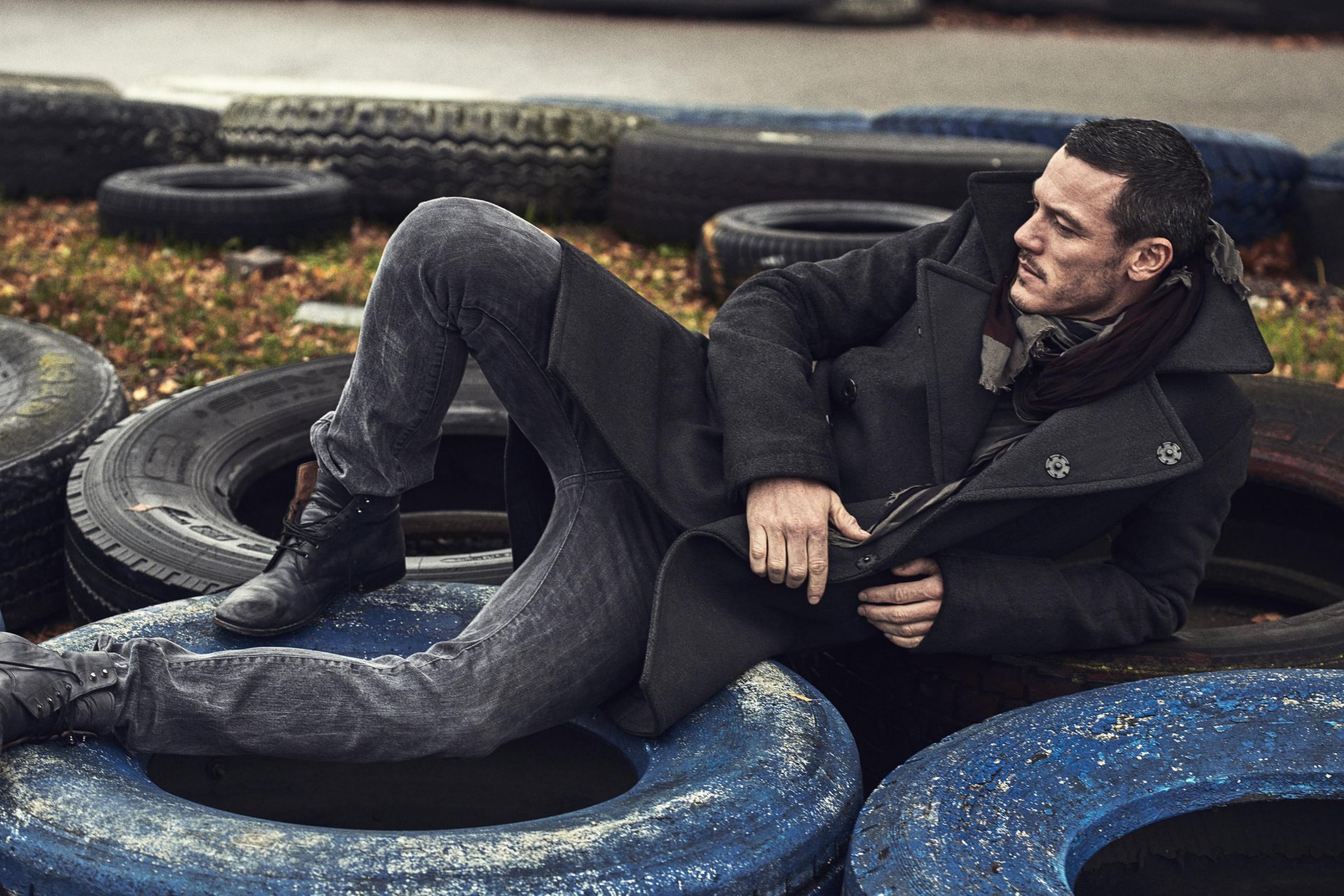 luke evans uomo pneumatici cappotto