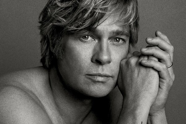 Retrato en blanco y negro de Brad Pitt