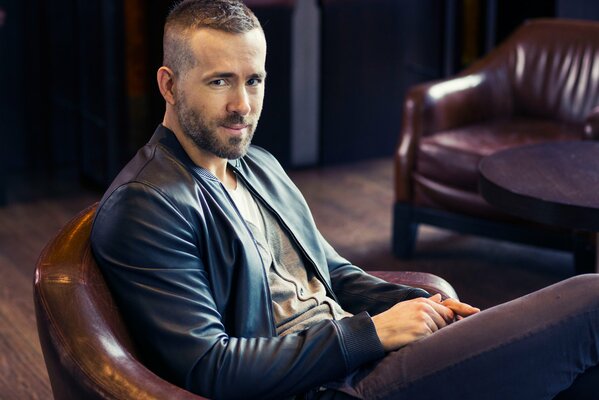 Photo shoot of an actor in a leather chair