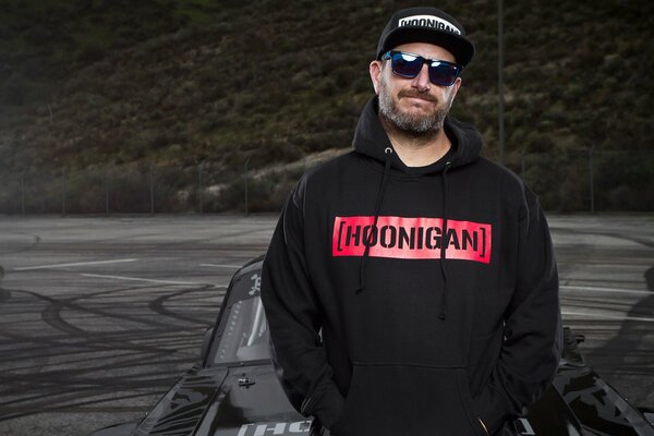 Coureur Ken Block à lunettes