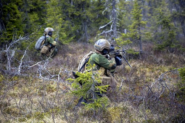 Soldados del ejército Noruego en entrenamiento