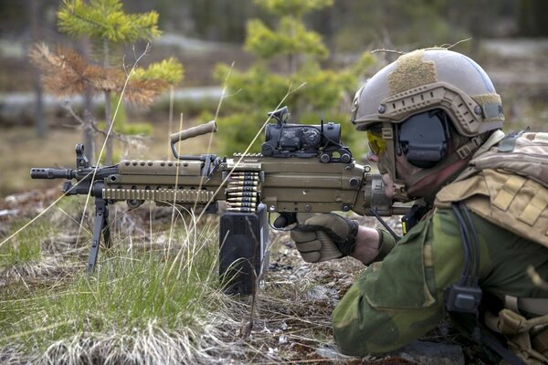 Bewaffneter Soldat der norwegischen Armee