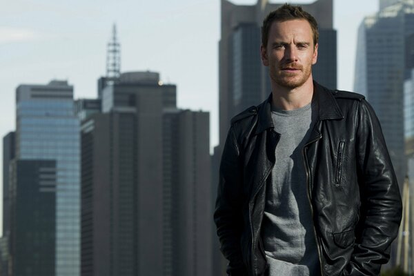 Foto von Michael Fassbender. Stil von Charles Sykes