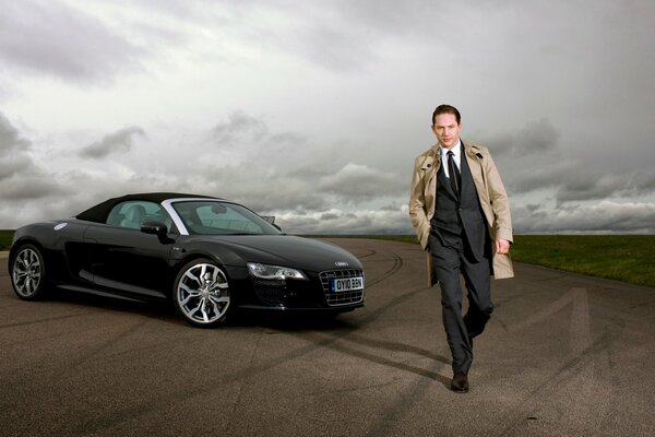 El actor Tom Hardy y el Audi R8