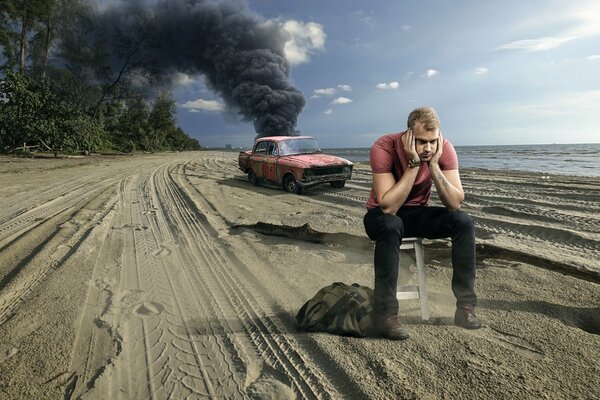 Verrauchtes Auto am Meer