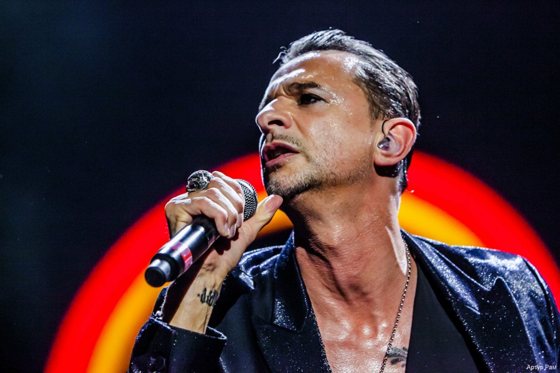 david gahan depeche mode delta machine bienvenido a mi mundo micrófono