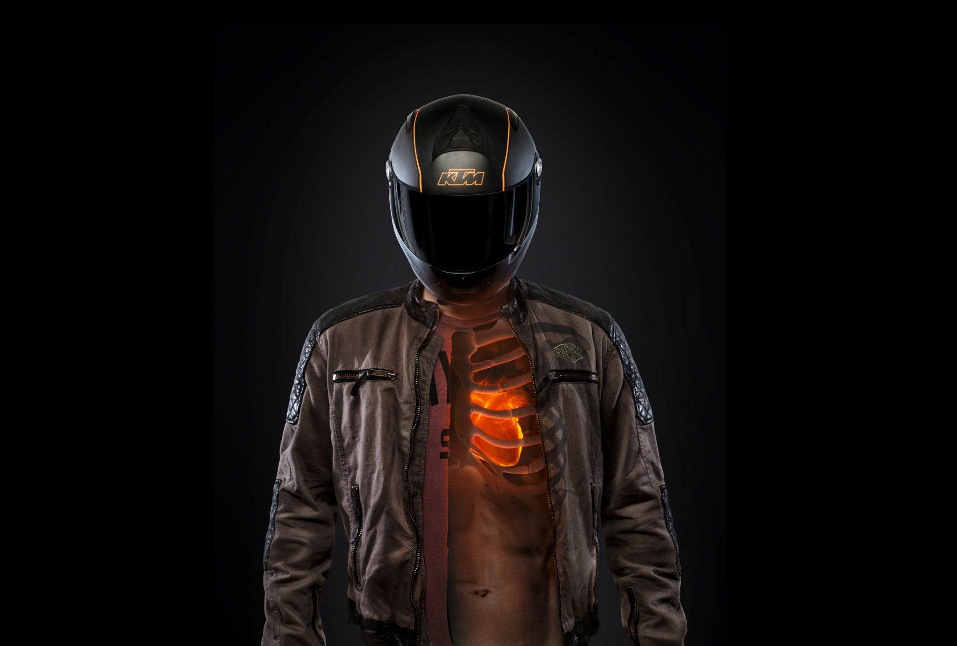 ktm sportmotorcycle motociclista casco torso corazón