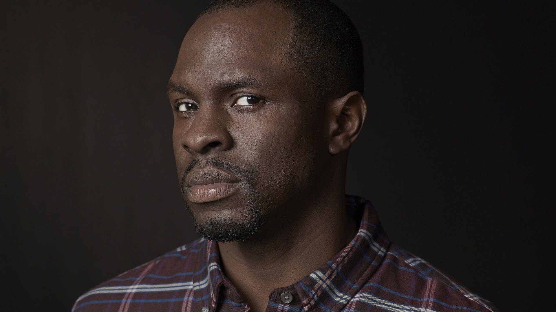 gbenga akinnagbe 2015 camisa nigeria actor celebridad foto