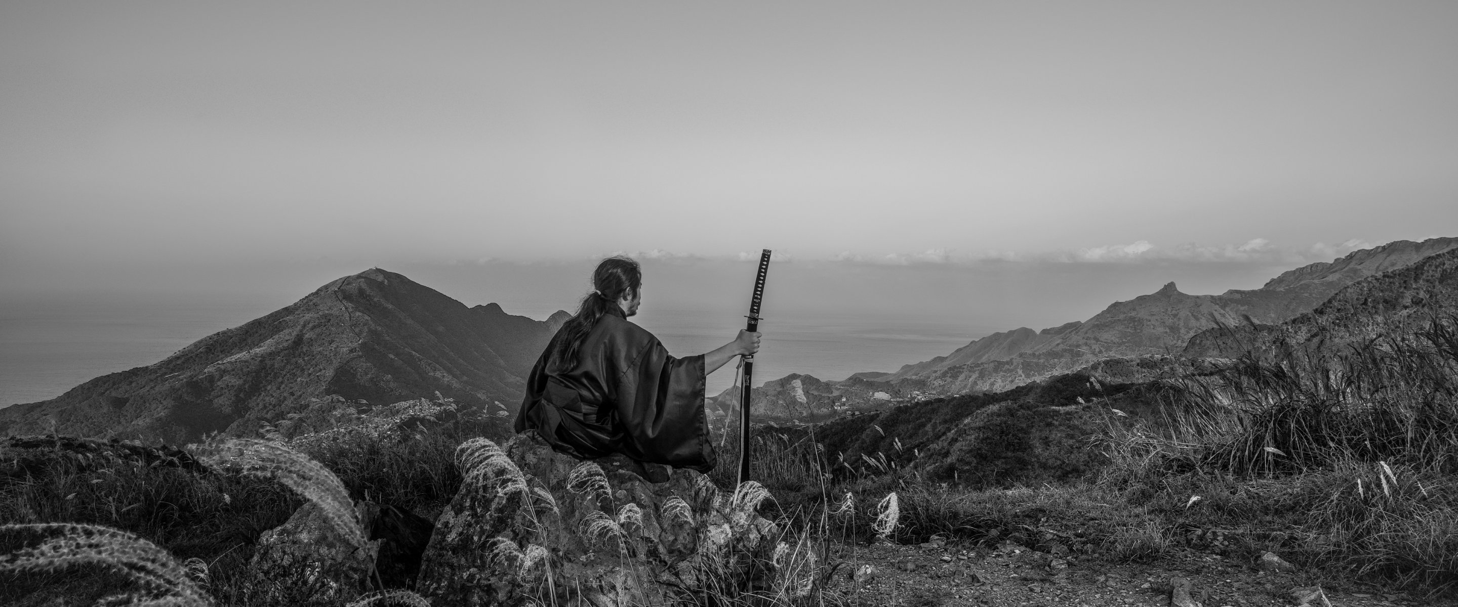 homme samouraï katana épée kimono montagnes nature horizon