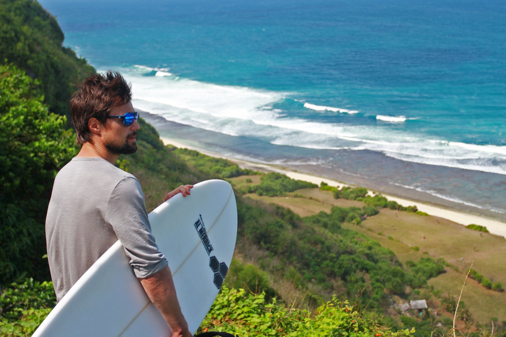 danila kozlovsky actor sunglasses board surfing sea coast duhless 2