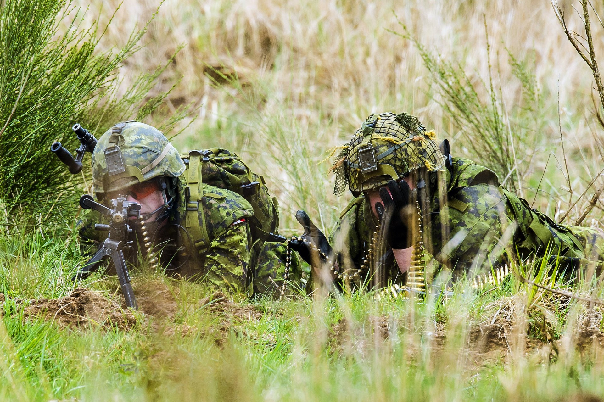 ejército canadiense soldados armas