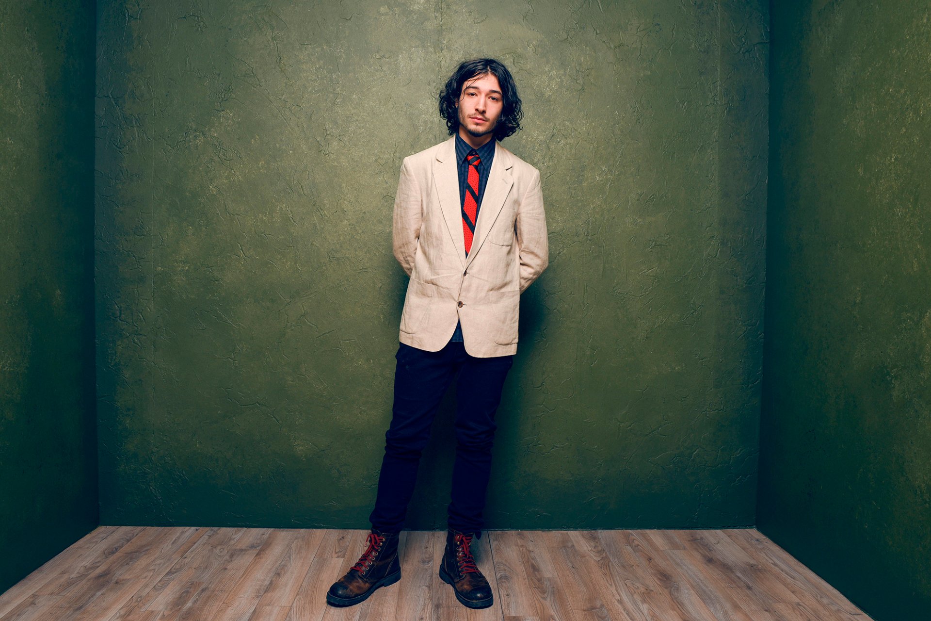 ezra miller sesión de fotos para la película experimento de la prisión de stanford experimento de la prisión de stanford sundance enero de 2015