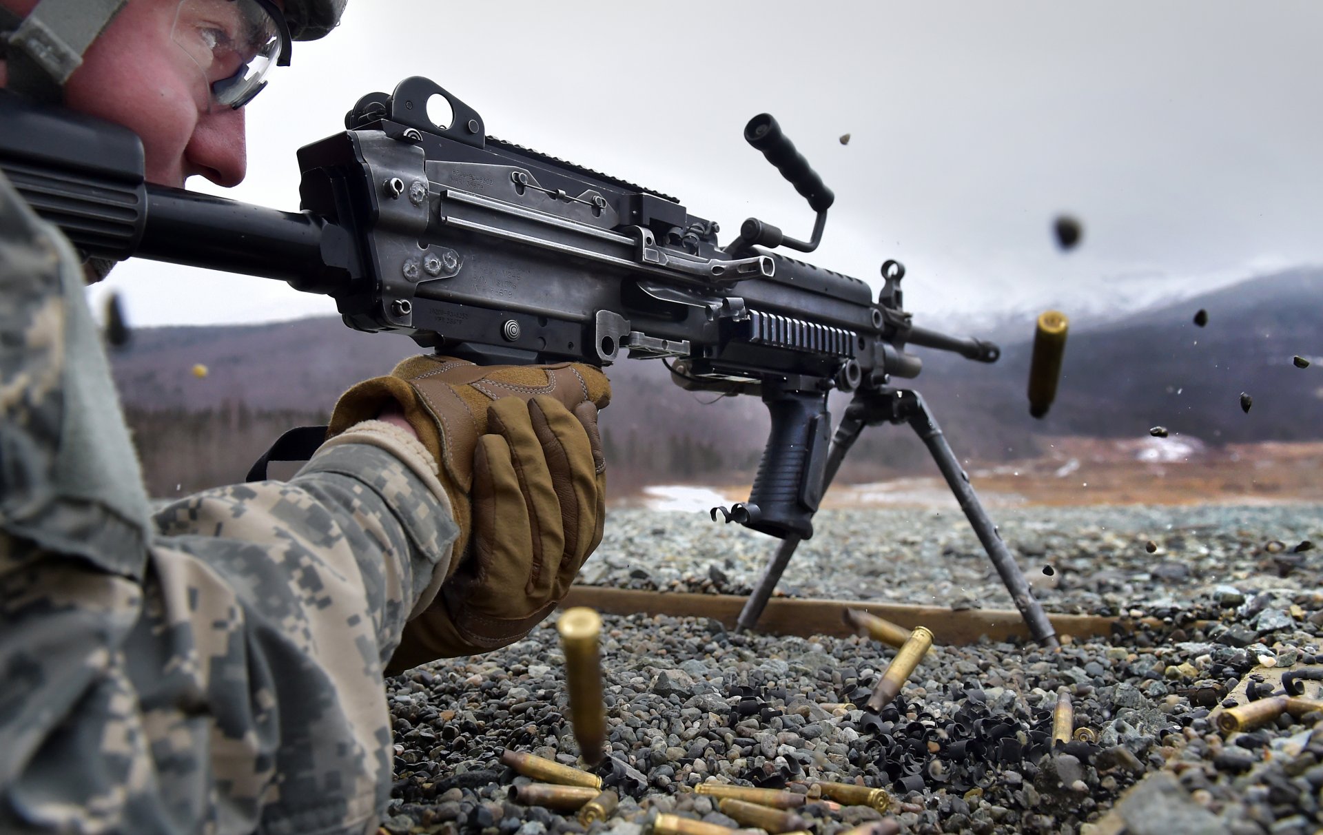 soldats armes coups de feu