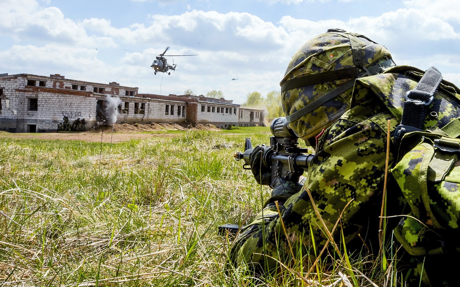 armée canadienne soldats armes