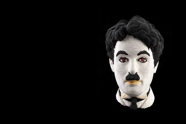 Scultura di fiammiferi del comico Charlie Chaplin