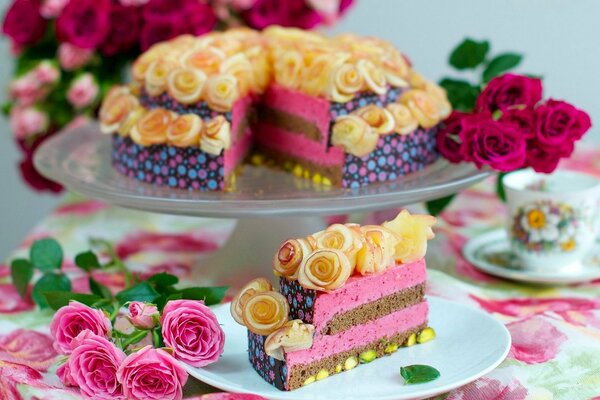 Gâteau d anniversaire dans la décoration florale