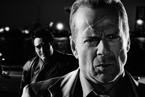 Bruce Willis e Michael Madsen in Sin City