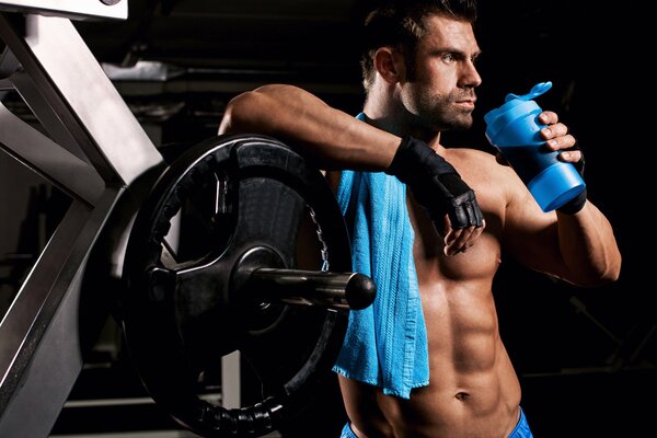 Homme spori muscle exerciseur