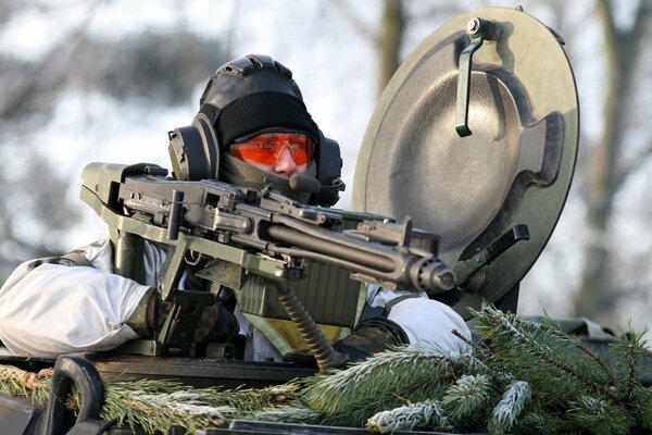 Zielfernrohr Scharfschützengewehr schießt