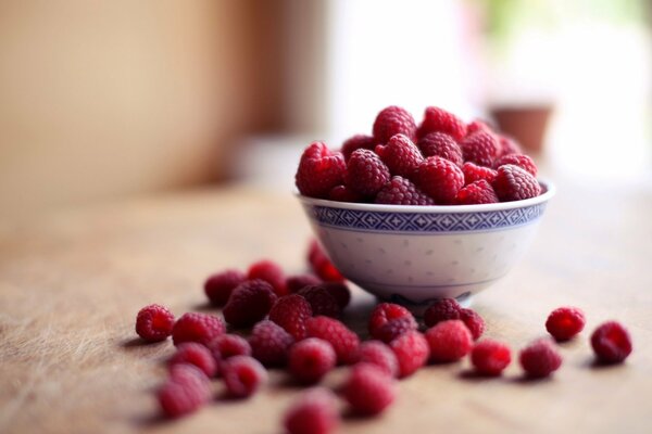 Widescreen Wallpaper mit reifen Himbeeren