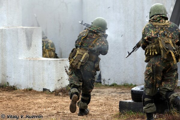 Exercices de l armée russe sur le terrain d entraînement