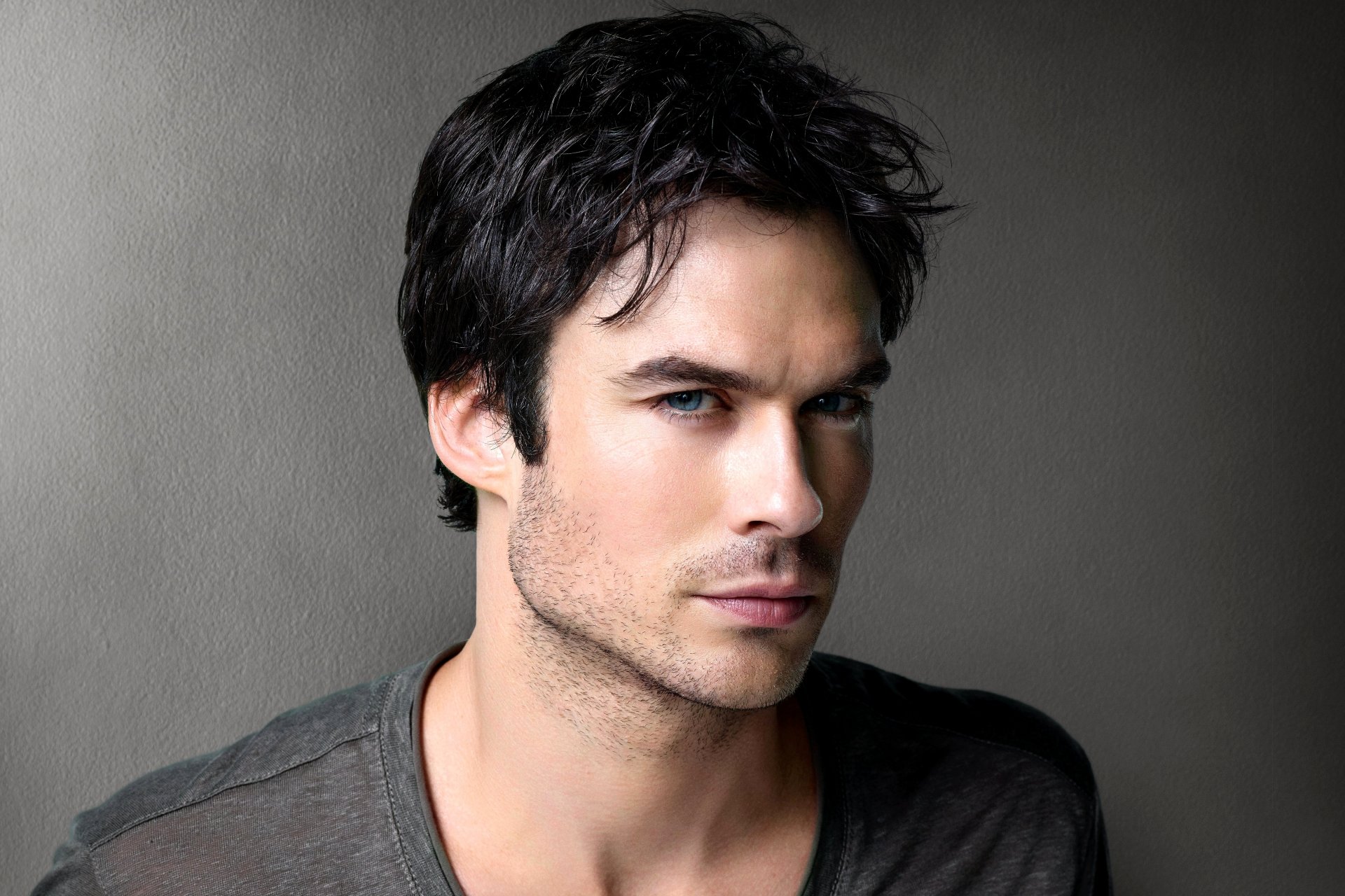 ian somerhalder ian somerhalder männlich brünett schauspieler tv-serie vampirtagebücher staffel 6 damon salvatore hintergrund grau