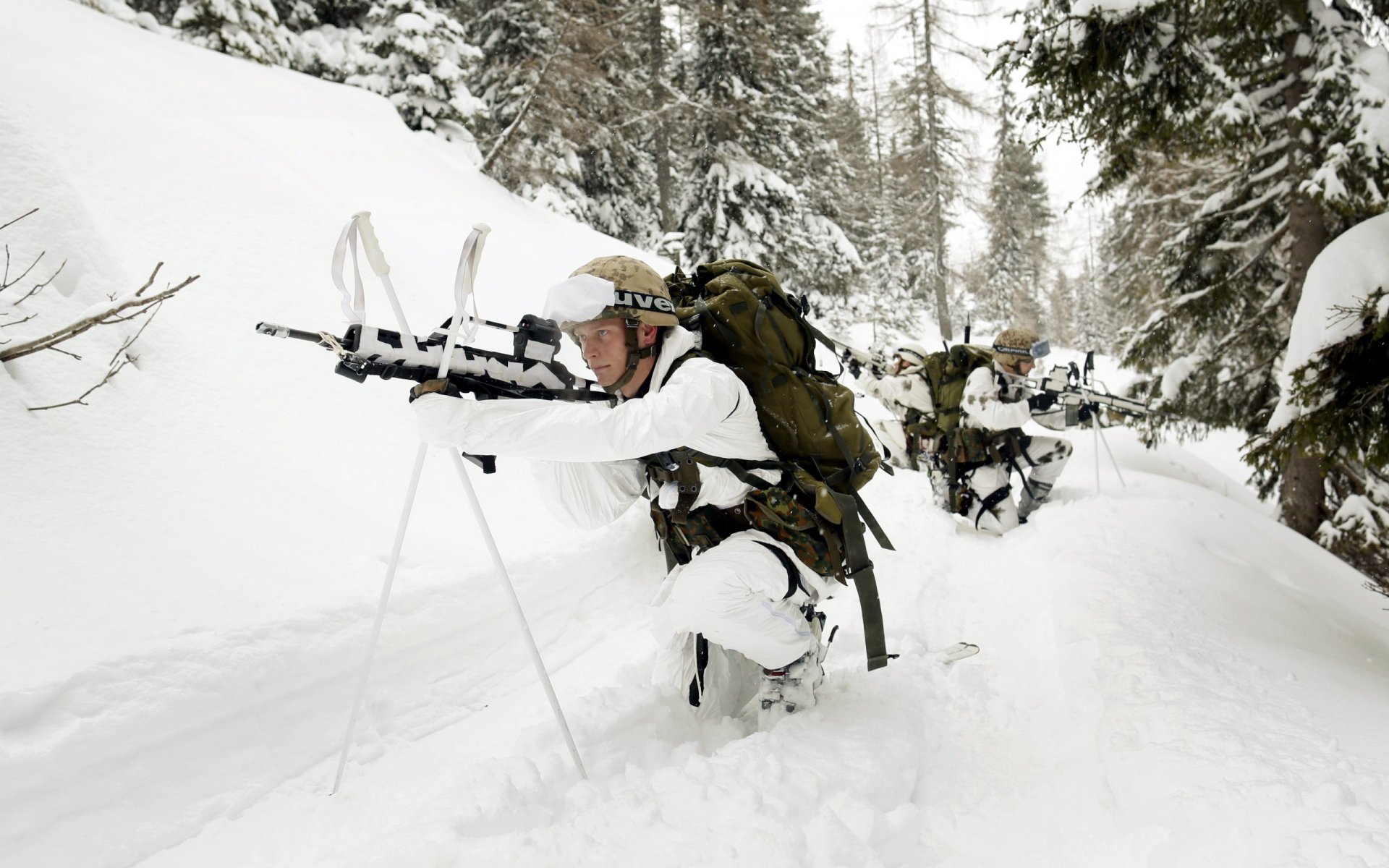 soldat armee waffe winter schnee