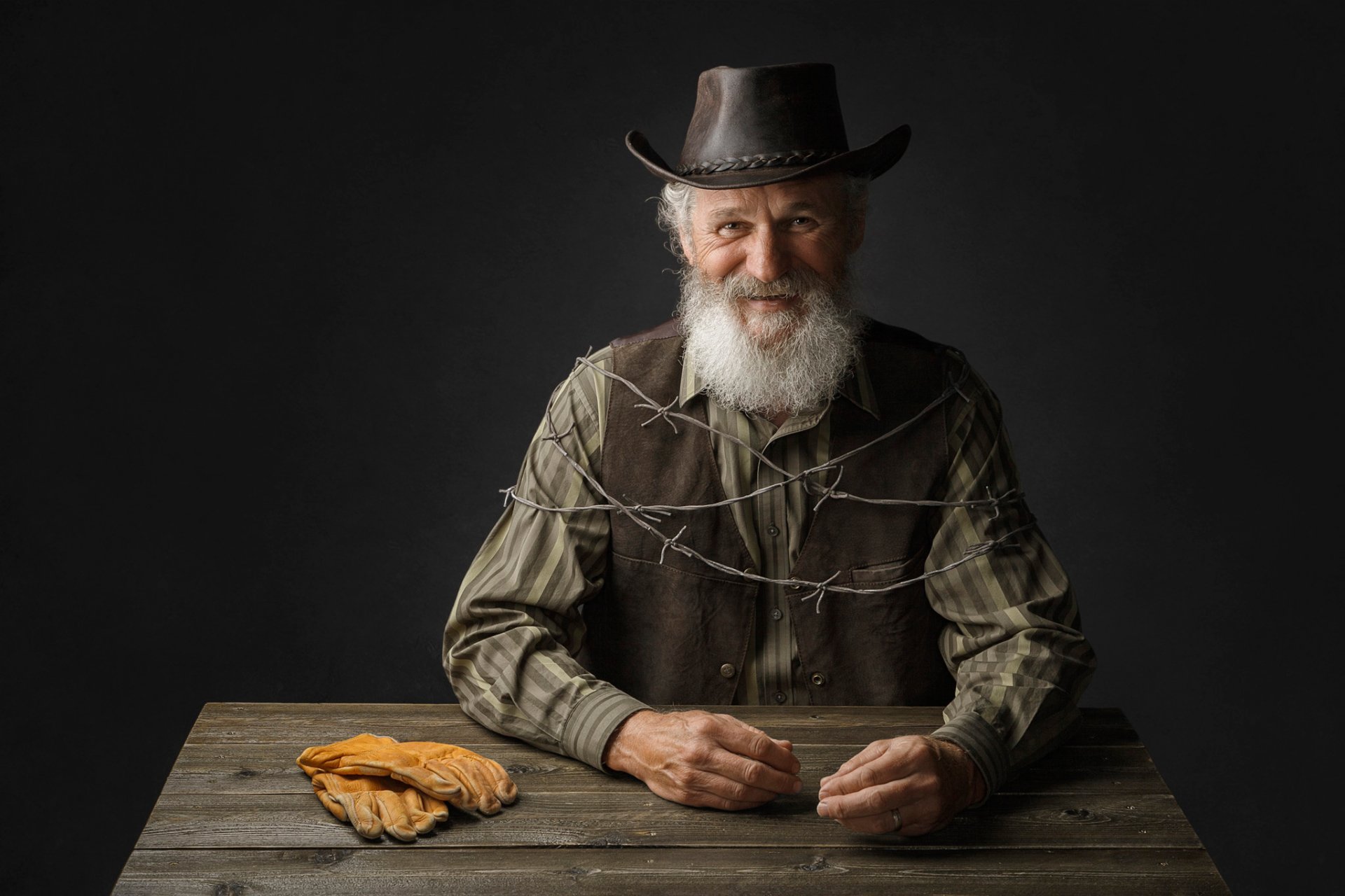 abuelo retrato alambre guantes estudio