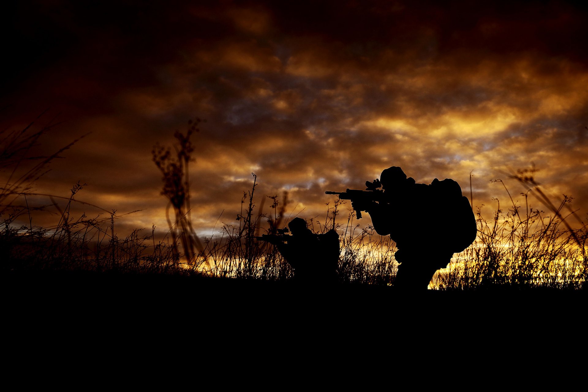 soldats armée arme silhouette