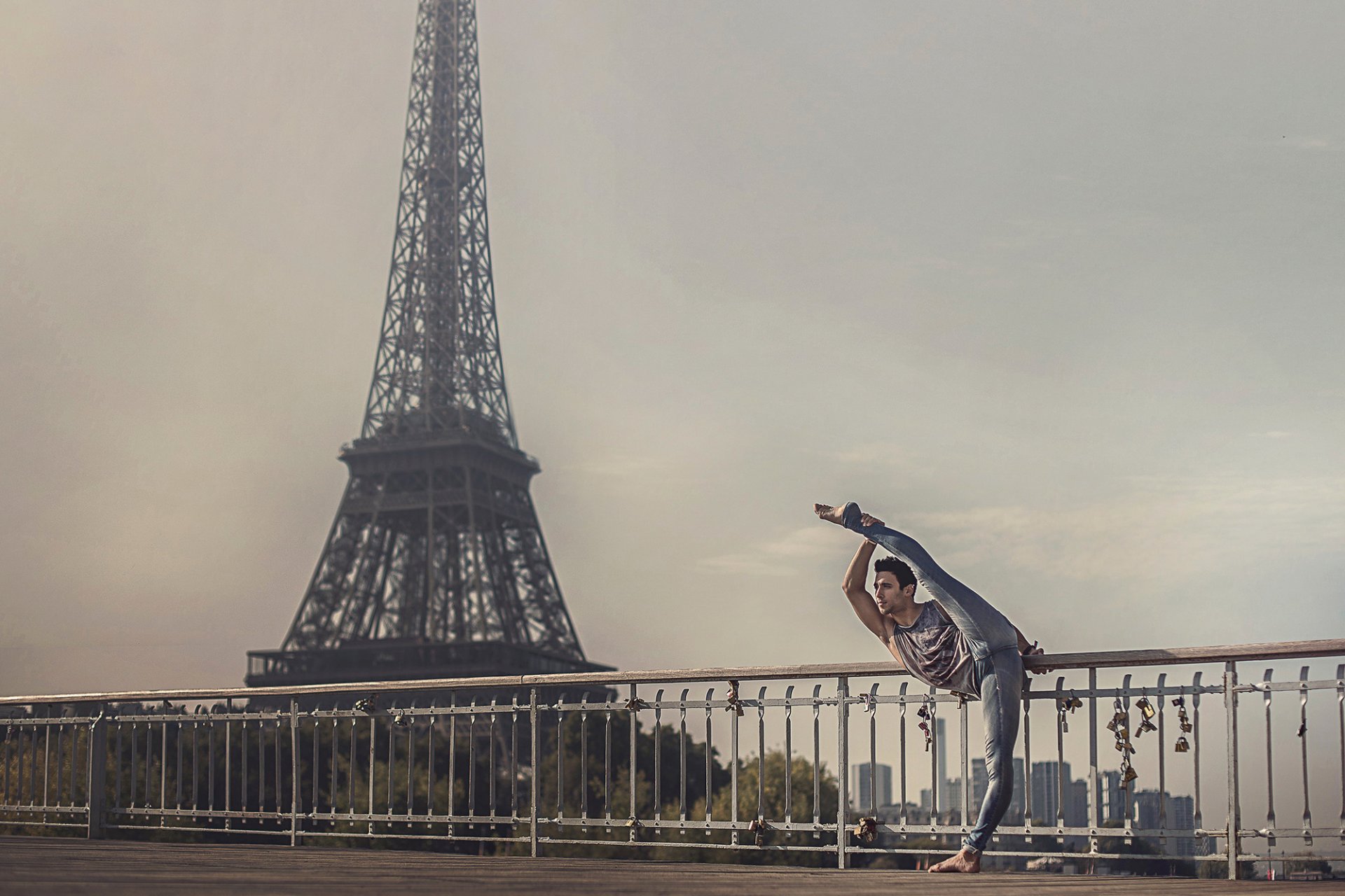 tiago eusébio ballerine stretching paris