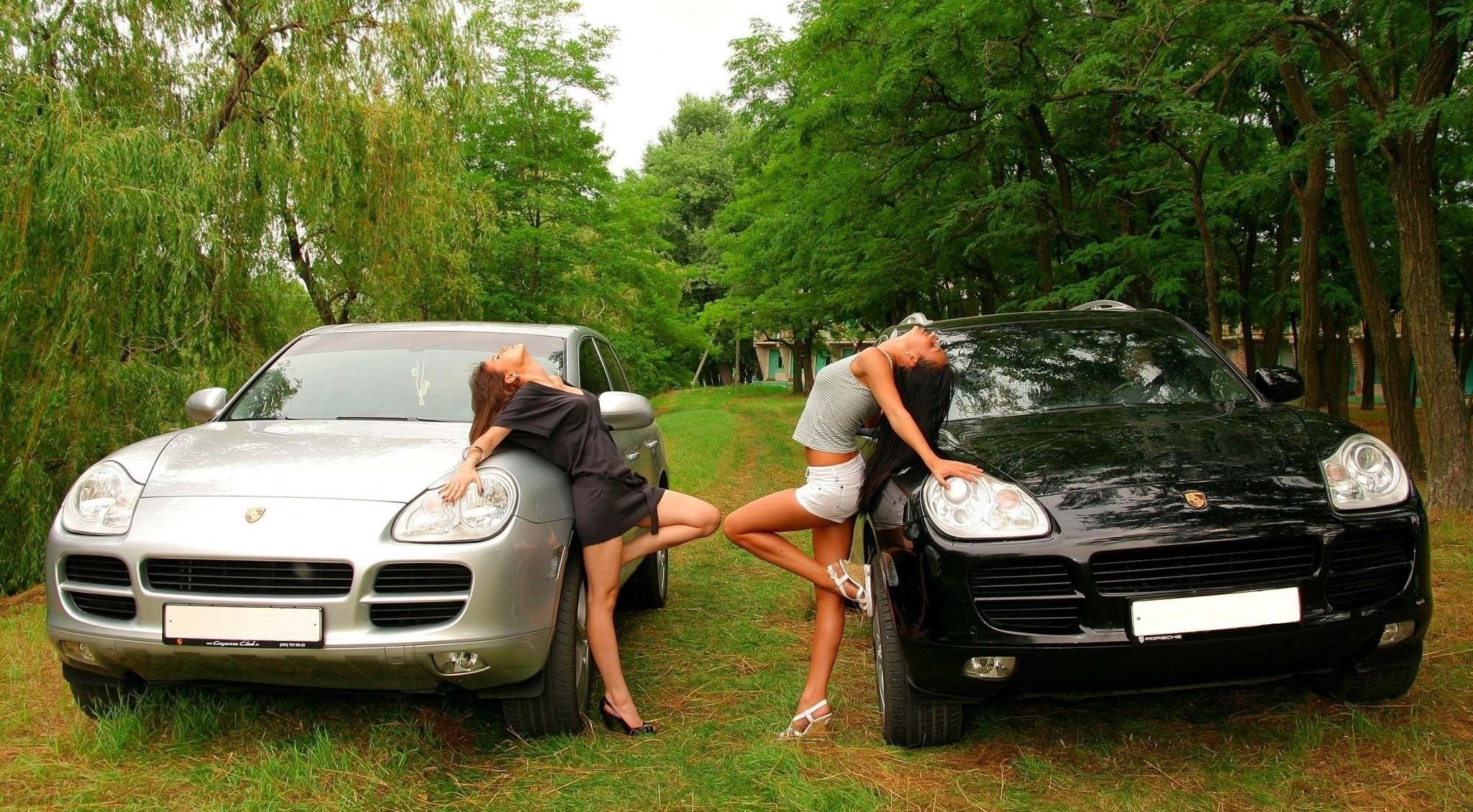 porsche pareja posando