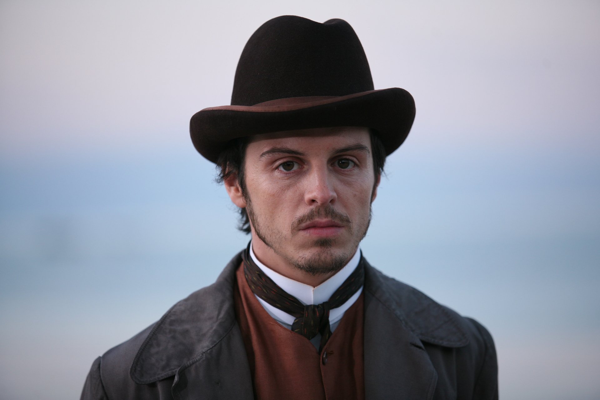 andrew scott andrew scott serie de televisión sherlock jim moriarty sombrero vaquero salvaje oeste