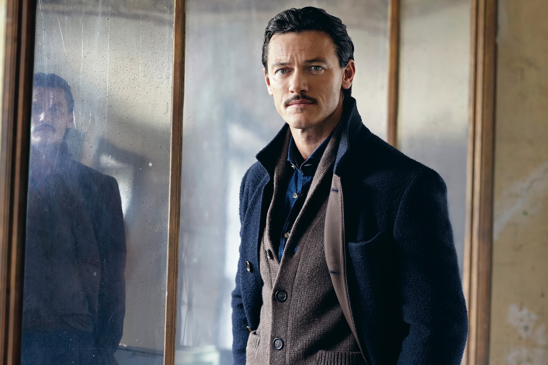 luke evans fotoshooting telegraphen-männerstil august 2014