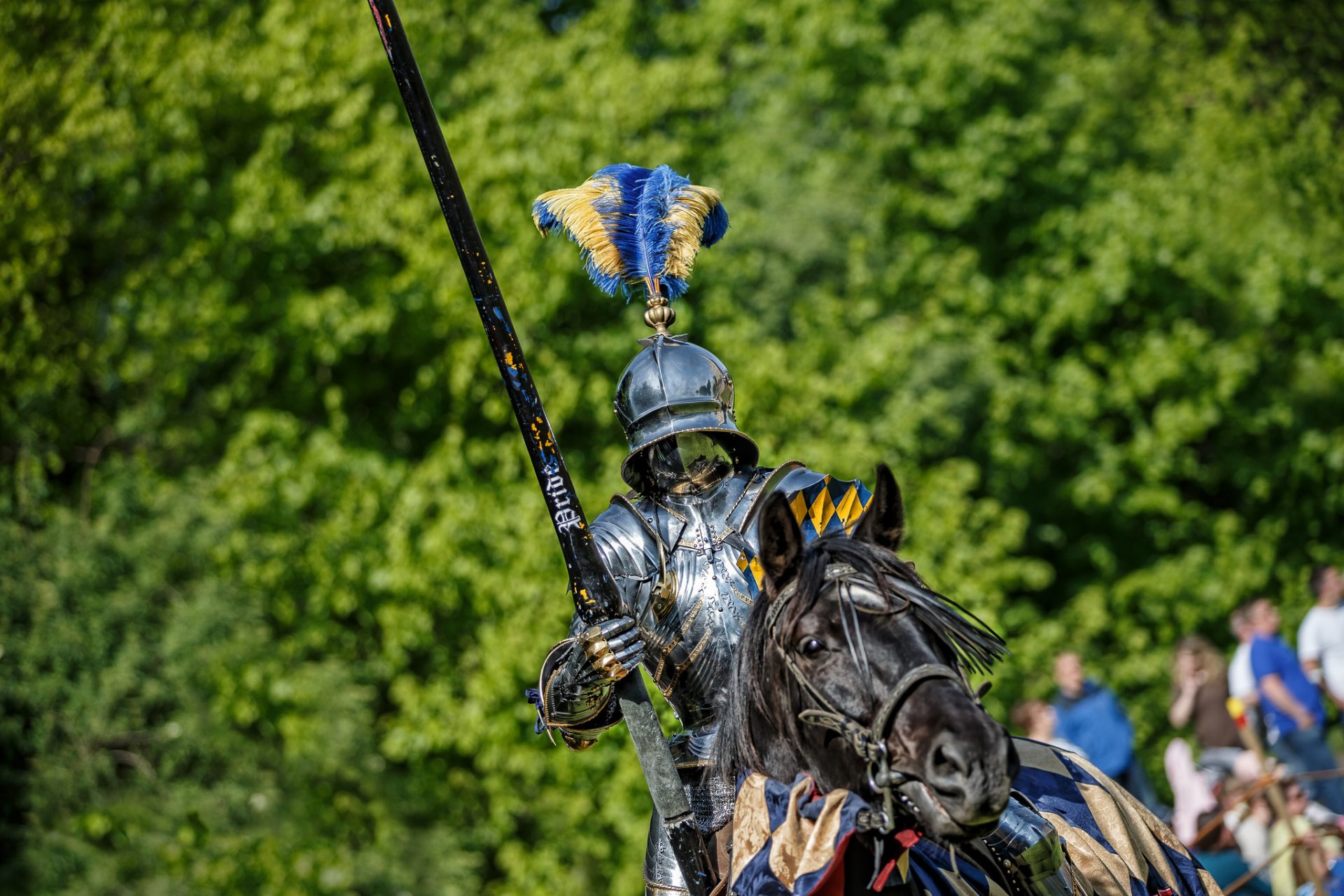 ritter krieger rüstung metall pferd pferd