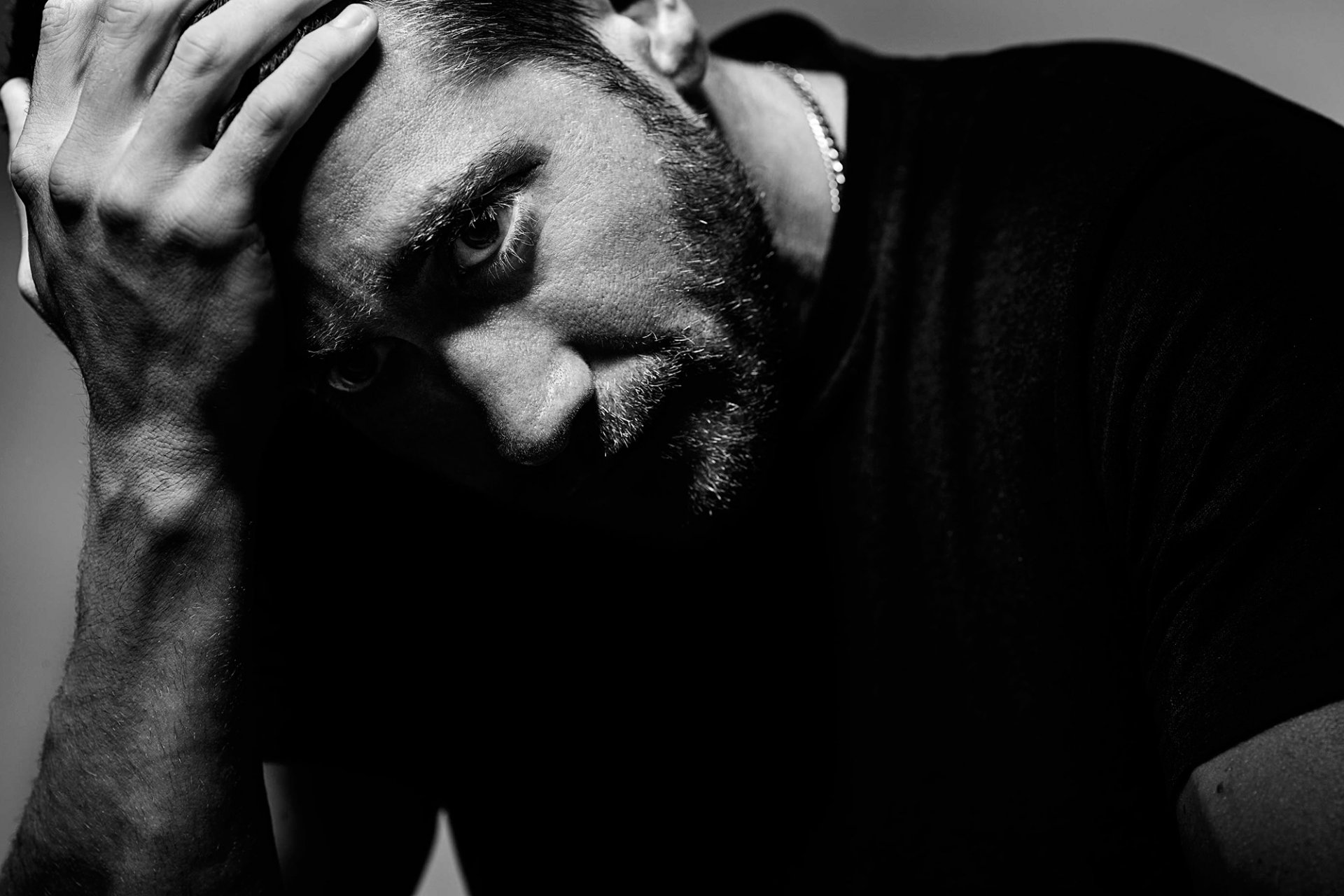 jake gyllenhaal fotoshooting für film nacht stringer