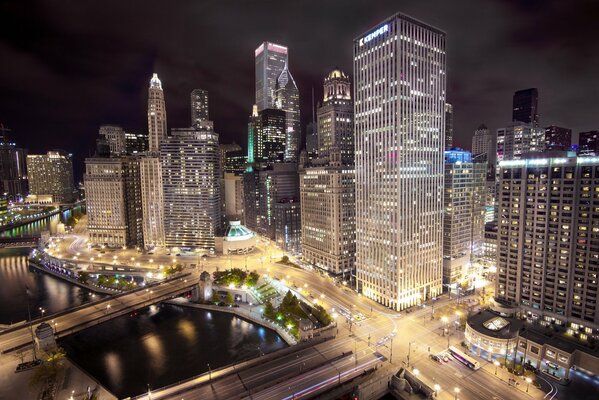 Noche De Chicago. Rascacielos en luces